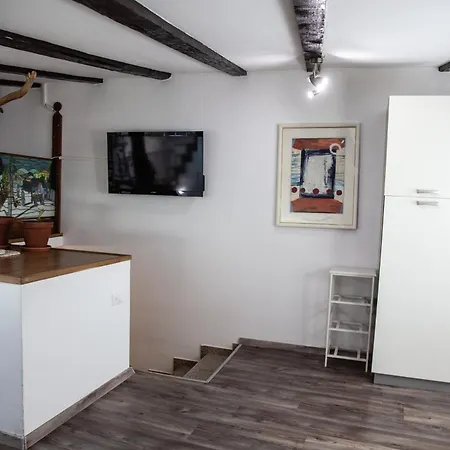 Rosa Di Pirano Con Terrazza *